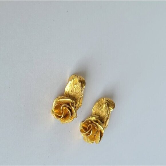Vintage Retro Coro Clip On Gold Tone Metal Gilded Rose Flower Earrings - Picture 4 of 13